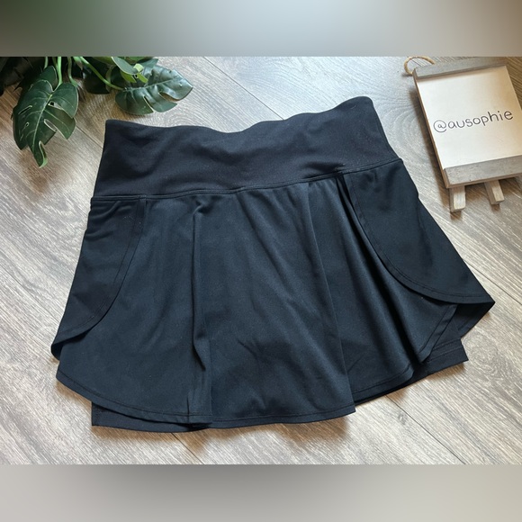 Road Runner Athletic Skirt w Attached Under Shorts in Black. Size S - Picture 3 of 7